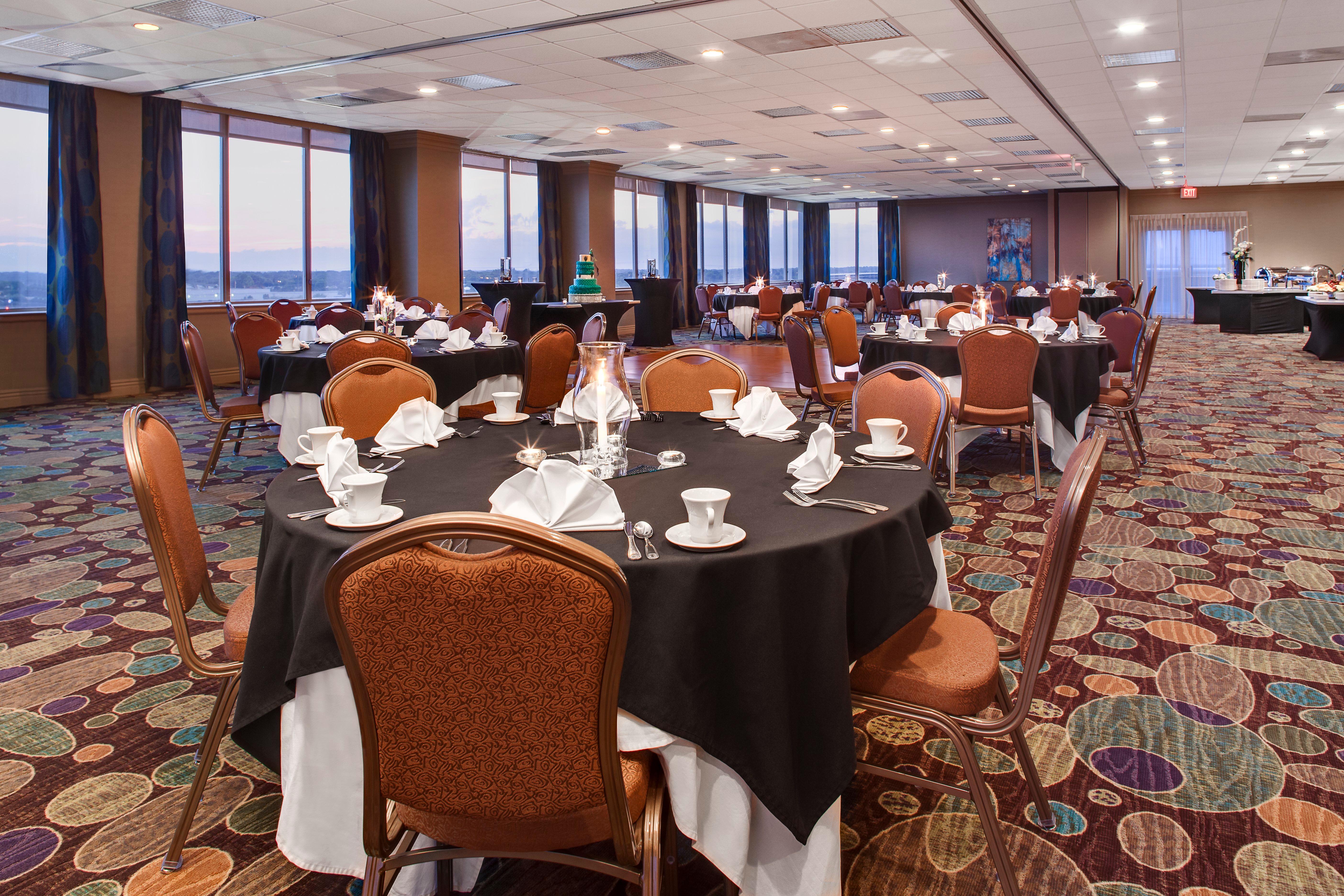 Holiday Inn Hotel & Suites Overland Park-West By Ihg Екстериор снимка