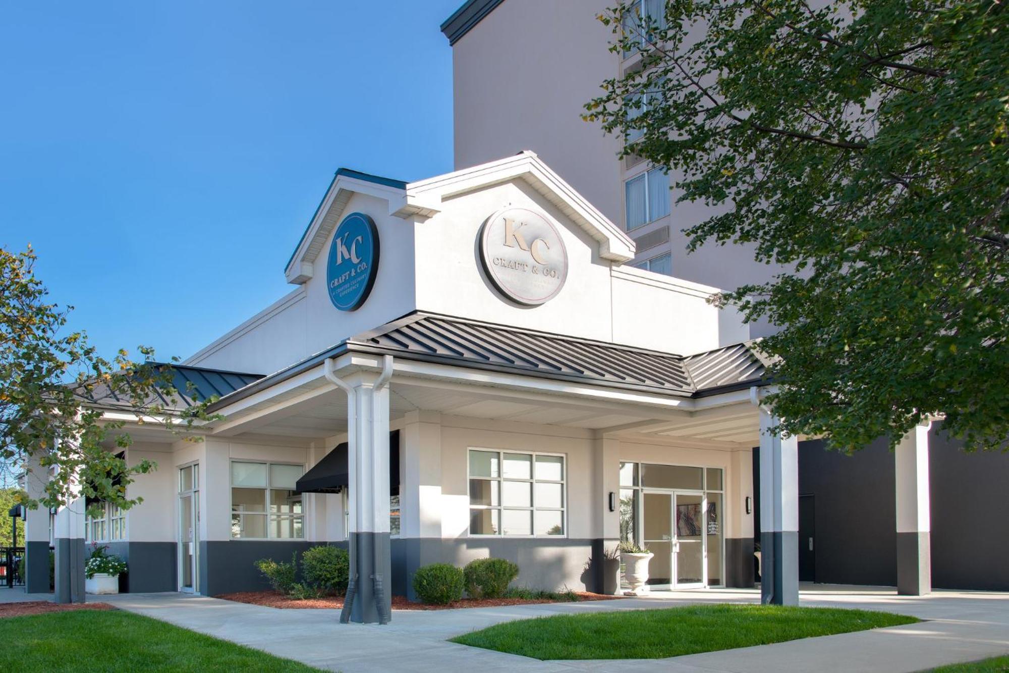 Holiday Inn Hotel & Suites Overland Park-West By Ihg Екстериор снимка