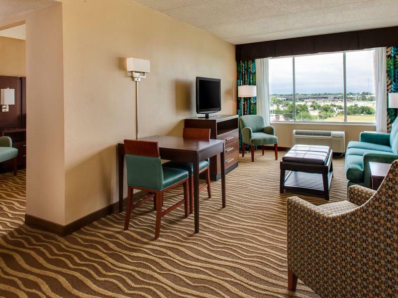 Holiday Inn Hotel & Suites Overland Park-West By Ihg Екстериор снимка